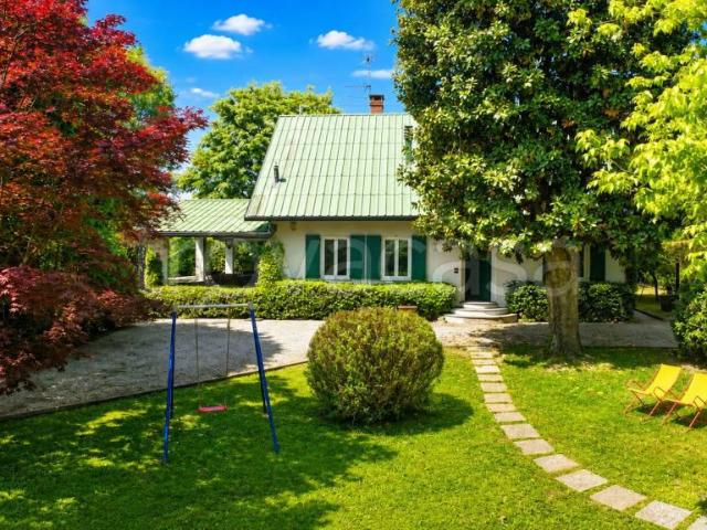 Villa Indipendente in vendita a Naresso, Besana In Brianza