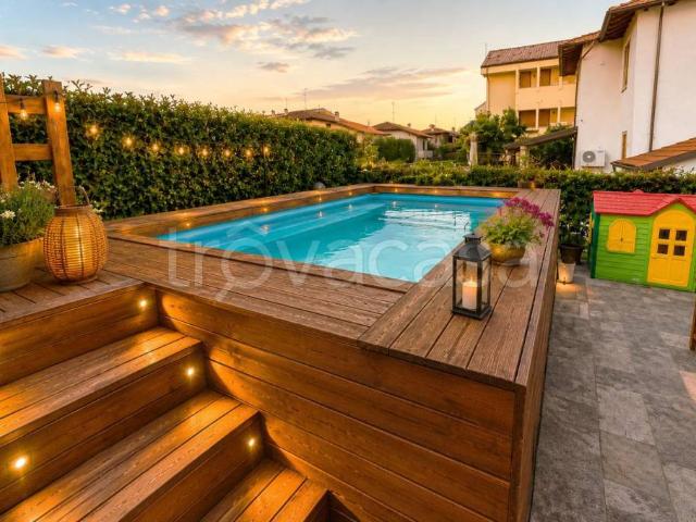 Villa Indipendente in vendita a Biassono, Lombardia