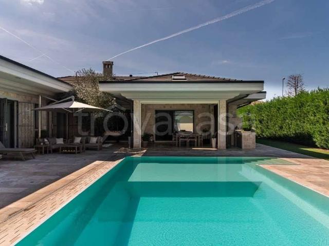 Villa Indipendente in vendita a Binasco, Milano