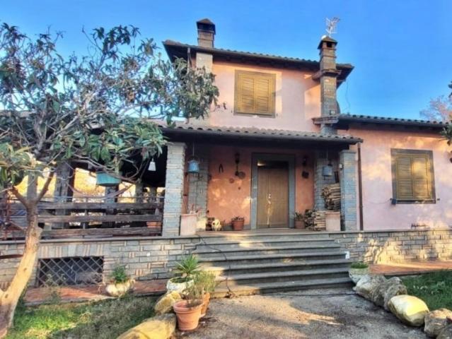 Villa Indipendente in vendita a Blera, Viterbo