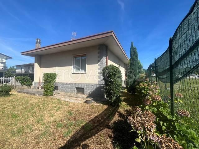 Villa Indipendente in vendita a Cairate, Lombardia
