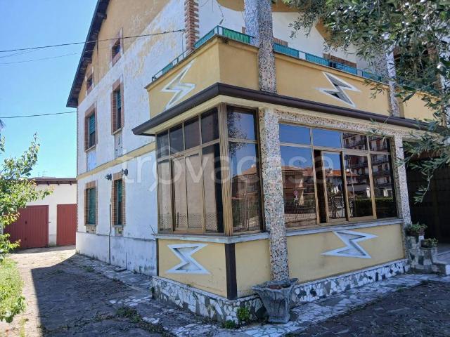 Villa Indipendente in vendita a Boltiere, Lombardia