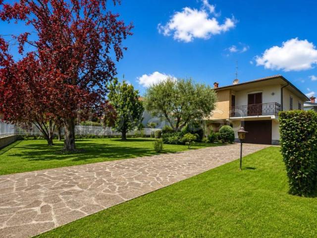 Villa Indipendente in vendita a Bonate Sopra, Lombardia