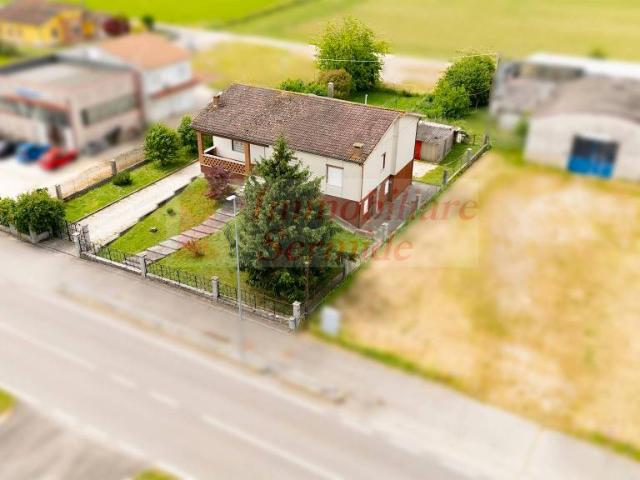 Villa Indipendente in vendita a Borgocarbonara, Borgofranco Sul Po