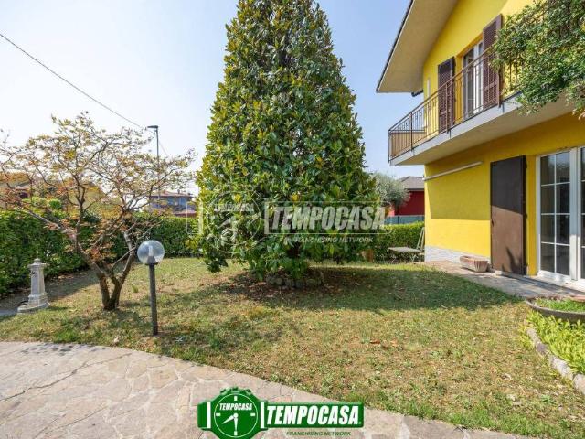Villa Indipendente in vendita a Brembate, Bergamo