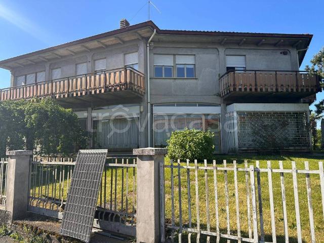 Villa Indipendente in vendita a Brenna, Lombardia