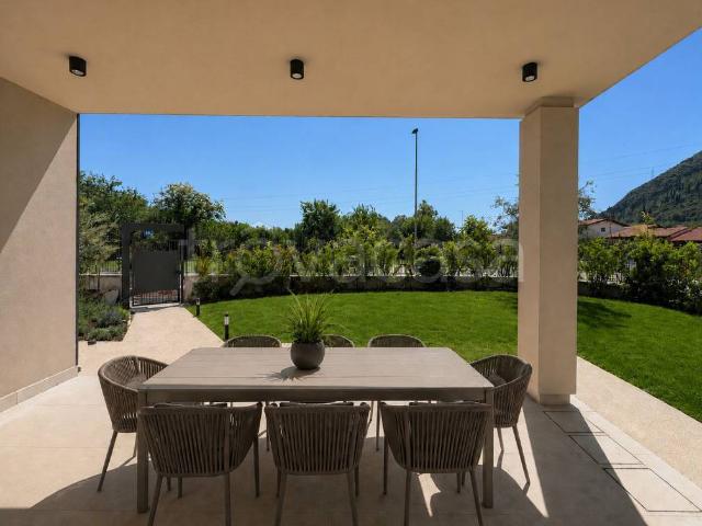 Villa Indipendente in vendita a Zona Est, Brescia