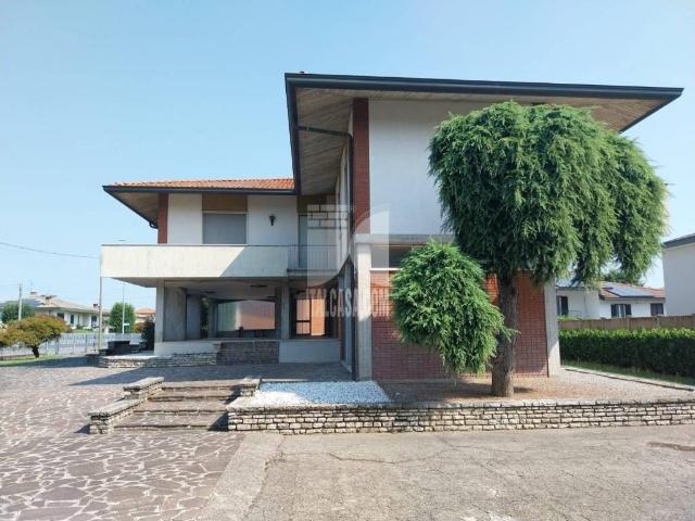 Villa Indipendente in vendita a Brignano Gera D'adda, Lombardia