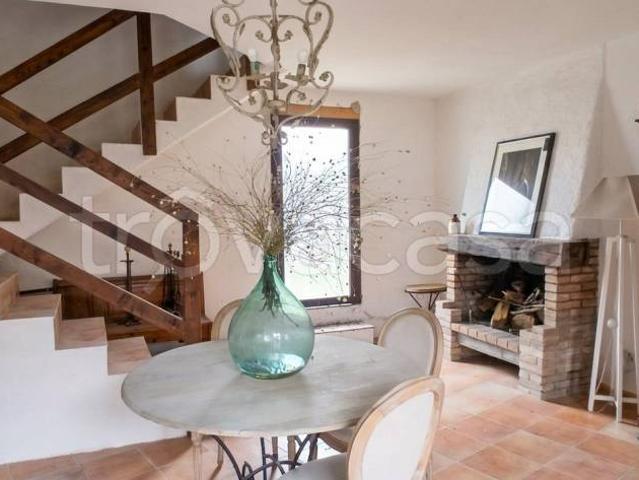 Villa Indipendente in vendita a Barbianello, Lombardia