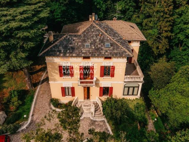 Villa Indipendente in vendita a Brunate, Como