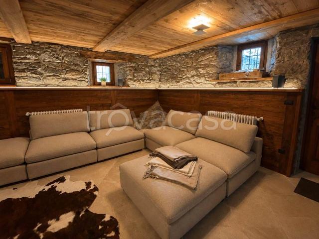 Villa Indipendente in vendita a Brusson, Aosta