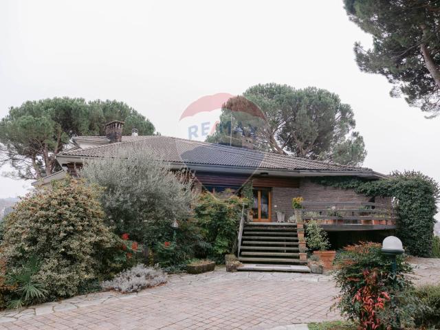 Villa Indipendente in vendita a Bulciago, Lombardia