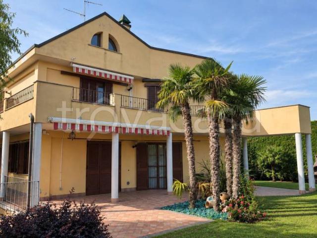 Villa Indipendente in vendita a Burago di Molgora, Monza e della Brianza