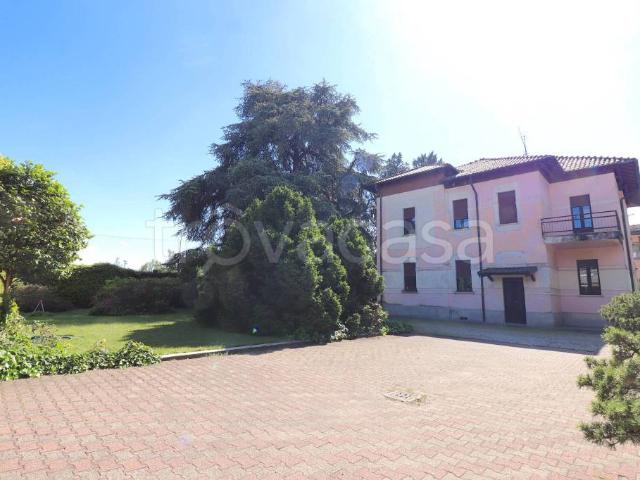 Villa Indipendente in vendita a Busto Arsizio, Lombardia