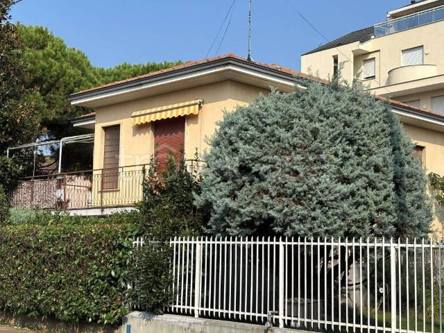 Villa Indipendente in vendita a Frati, Busto Arsizio