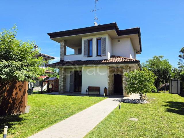 Villa Indipendente in vendita a Cadorago, Lombardia