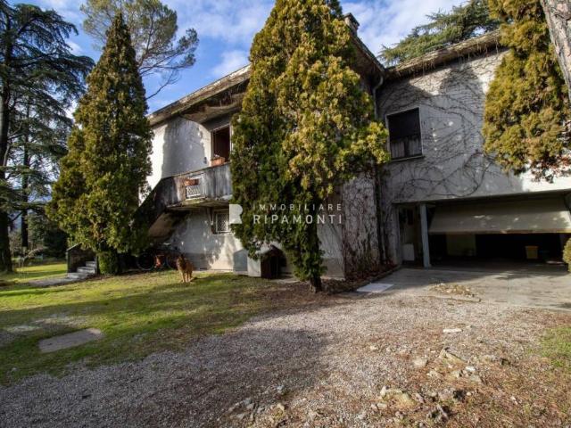 Villa Indipendente in vendita a Foppenico, Calolziocorte
