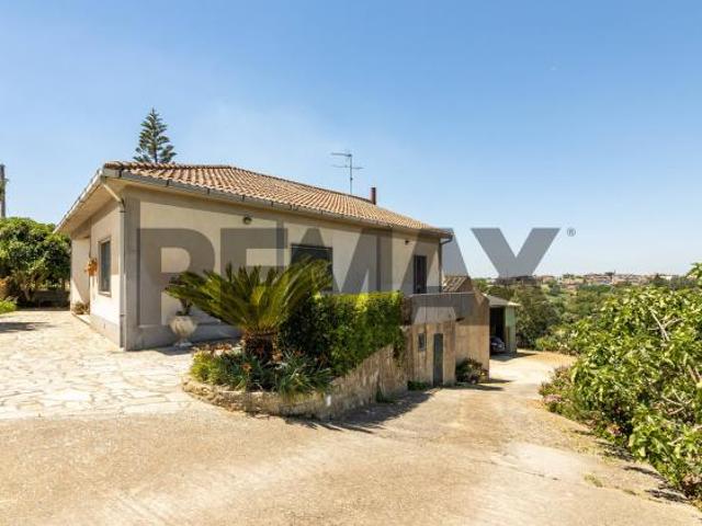 Villa Indipendente in vendita a Mazzone, Caltagirone