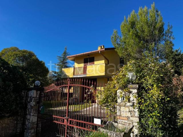 Villa Indipendente in vendita a Calvi Dell'umbria, Umbria