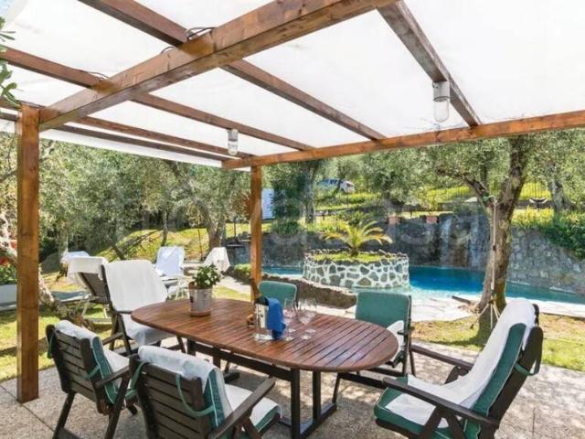 Villa Indipendente in vendita a Montemagno, Camaiore