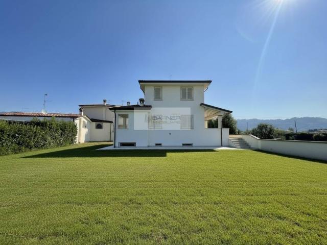 Villa Indipendente in vendita a località Bucine, Camaiore
