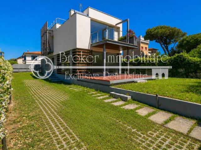 Villa Indipendente in vendita a Camaiore, Toscana