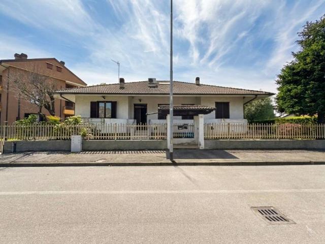 Villa Indipendente in vendita a Cambiago, Lombardia