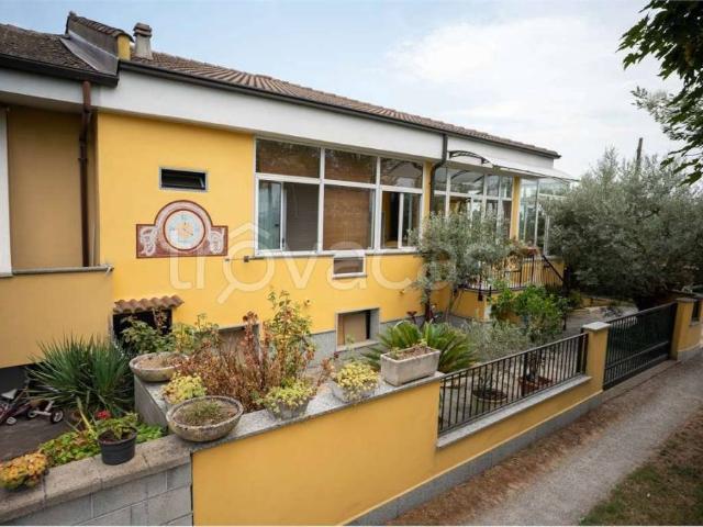Villa Indipendente in vendita a Cameri, Novara
