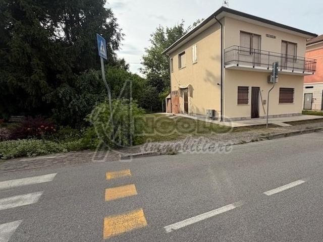 Villa Indipendente in vendita a Canaro, Veneto