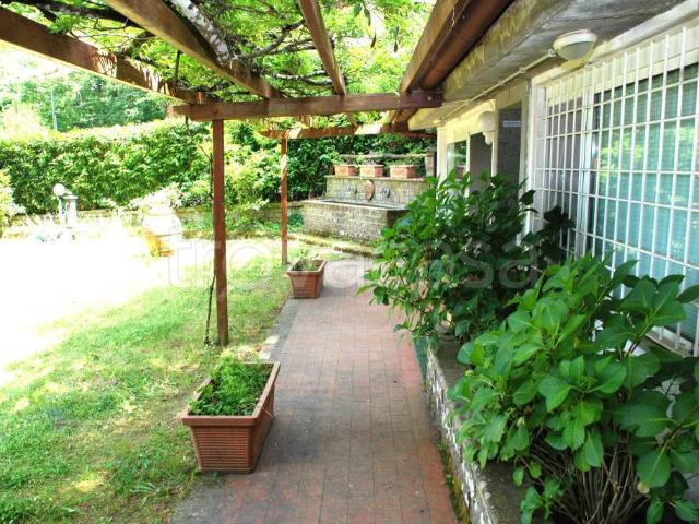 Villa Indipendente in vendita a Caprarola, Lazio