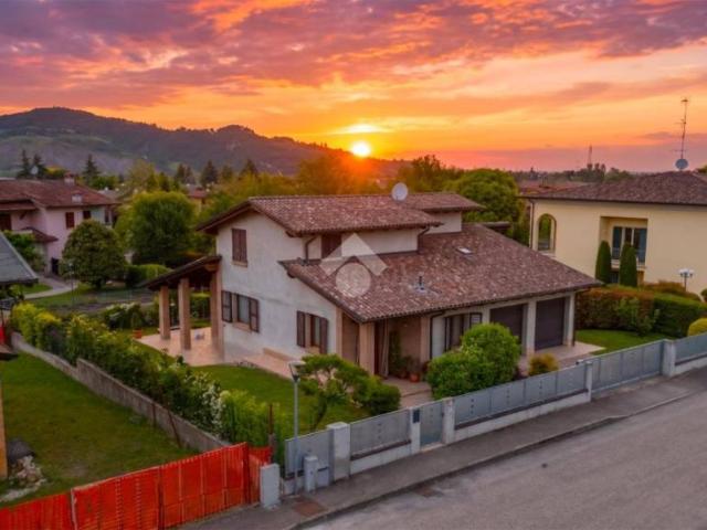 Villa Indipendente in vendita a Val d’Enza, Re