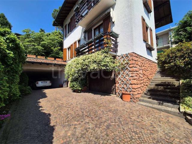 Villa Indipendente in vendita a Cantù, Lombardia