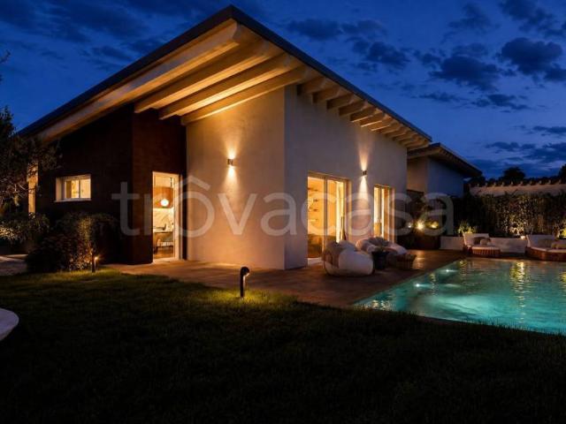 Villa Indipendente in vendita a Cantù, Lombardia
