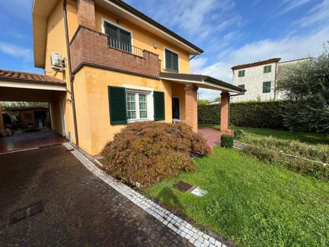 Villa Indipendente in vendita a Capannori, Toscana