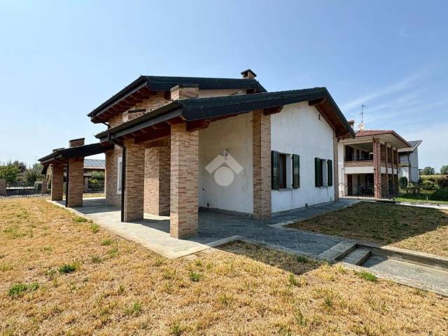 Villa Indipendente in vendita a Capergnanica, Lombardia