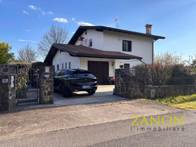 Villa Indipendente in vendita a Capriva Del Friuli, Friuli-Venezia Giulia