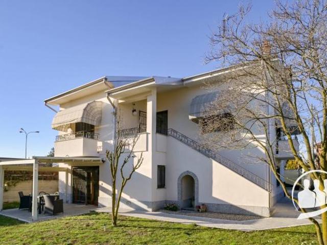 Villa Indipendente in vendita a Cardano al Campo, Varese