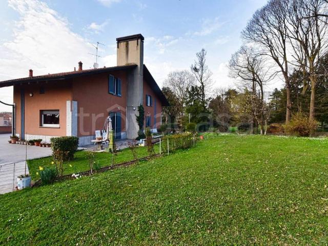 Villa Indipendente in vendita a Passirano, Carnate