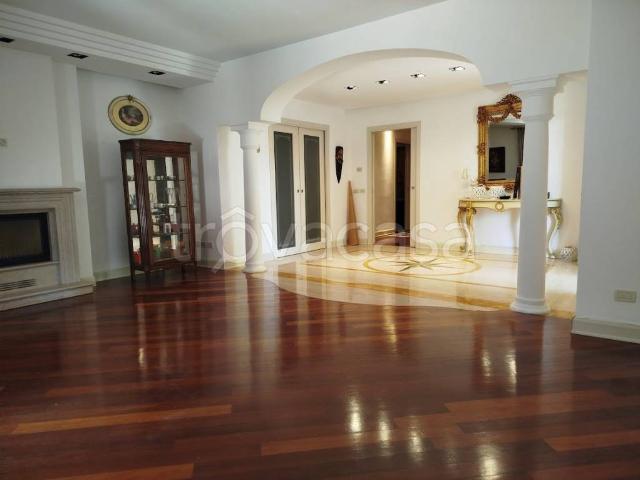 Villa Indipendente in vendita a Carpenedolo, Lombardia