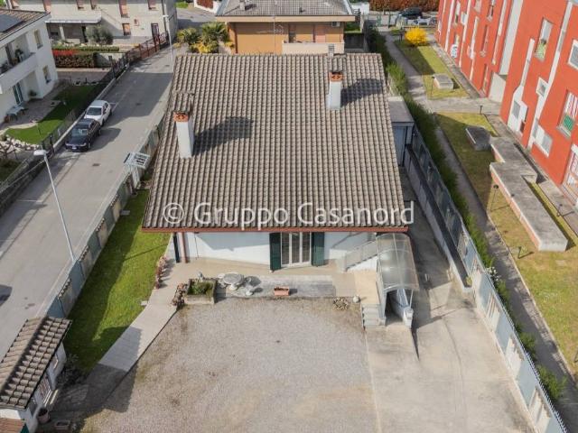 Villa Indipendente in vendita a Valera di Sopra, Carugate