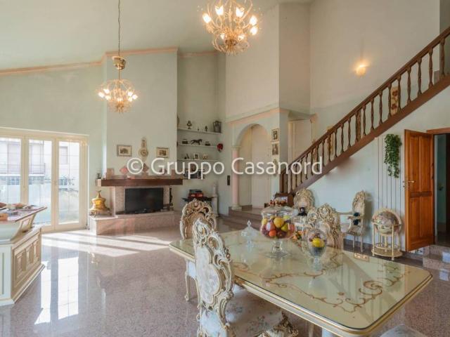 Villa Indipendente in vendita a Carugate, Valera di Sopra