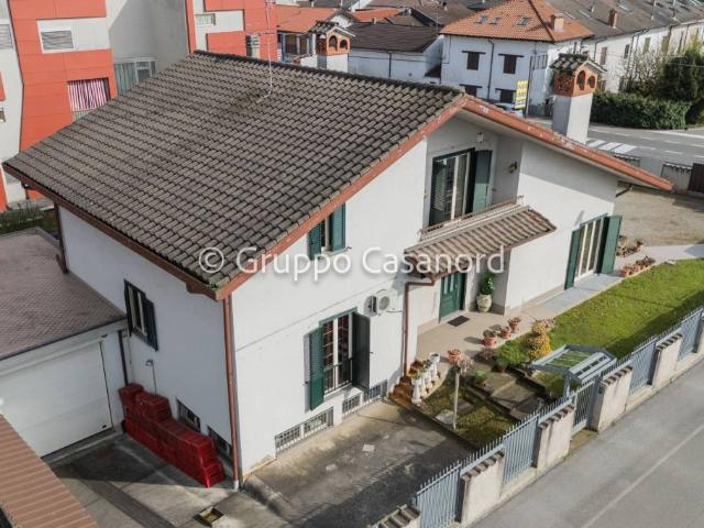 Villa Indipendente in vendita a Valera di Sopra, Carugate