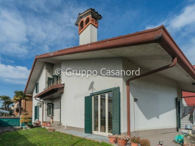 Villa Indipendente in vendita a Valera di Sopra, Carugate