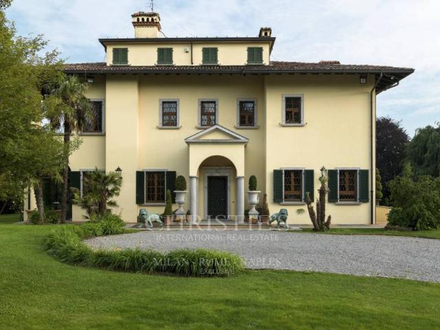 Villa Indipendente in vendita a Carugo, Lombardia