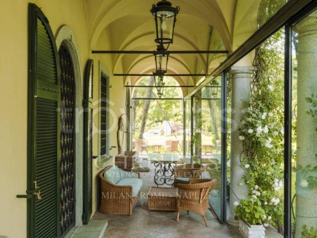 Villa Indipendente in vendita a Carugo, Lombardia