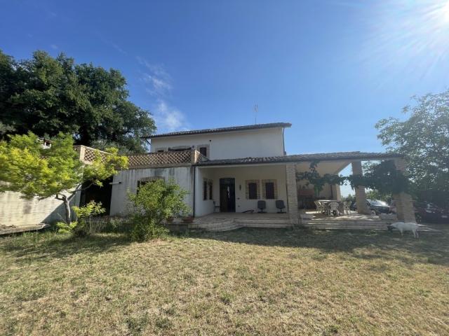 Villa Indipendente in vendita a Casalincontrada, Abruzzo