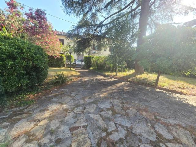 Villa Indipendente in vendita a San Donato, Cascina