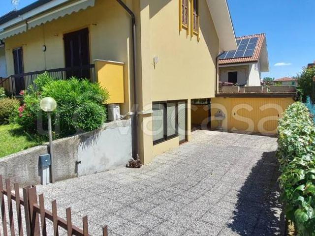 Villa Indipendente in vendita a Casirate D'adda, Lombardia