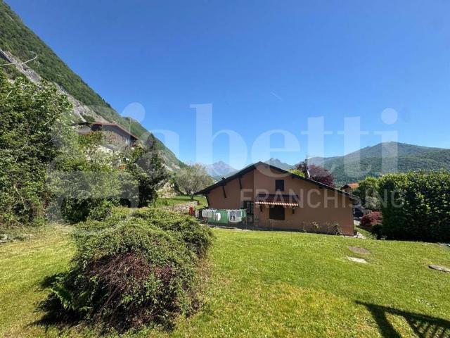 Villa Indipendente in vendita a Caslino D'erba, Lombardia