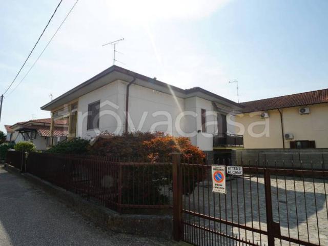 Villa Indipendente in vendita a Cassolnovo, Pavia